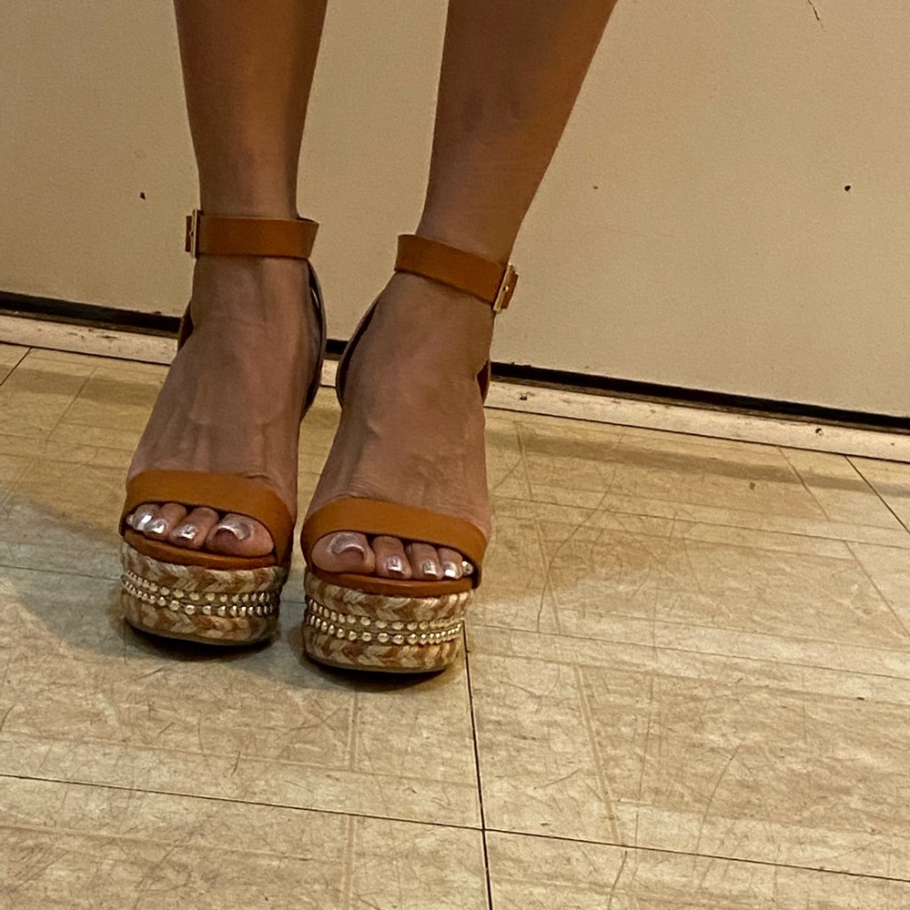 New Direct from Manufacturer/High-heeled sandal wedge in tan multi - Picture 3 of 3